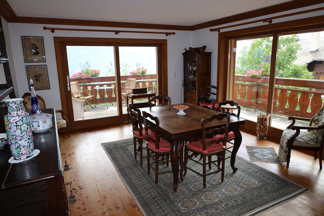 2304 – Appartement 7.5 pièces – 318m²