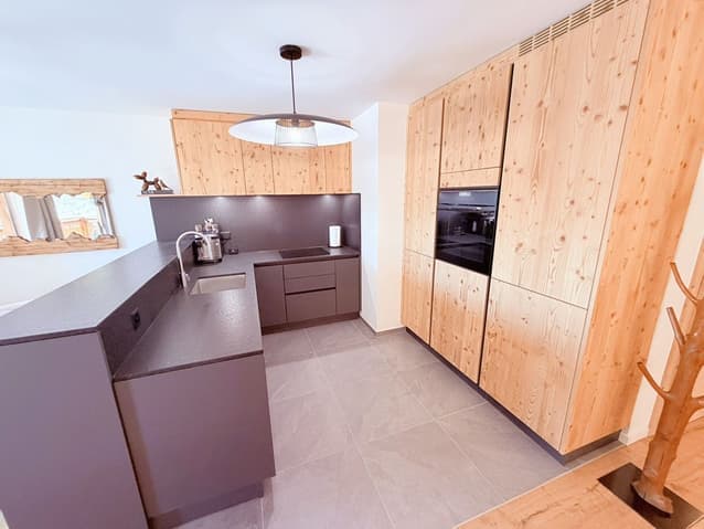 1883 – Appartement 4 pièces – 5 000CHF – 101m²
