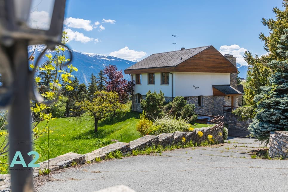 2325 – Maison – 6.5pièces – 270m²