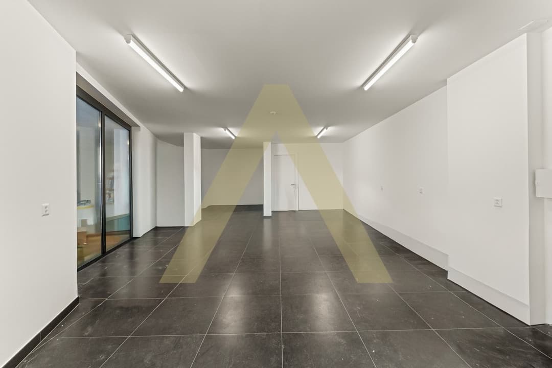 1545 – Commerce – 462000CHF – 70 m²