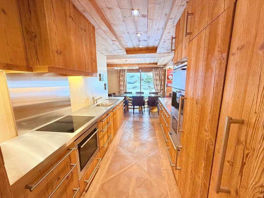 1558 – Appartement – 4pièces – 9000CHF – 192 m²