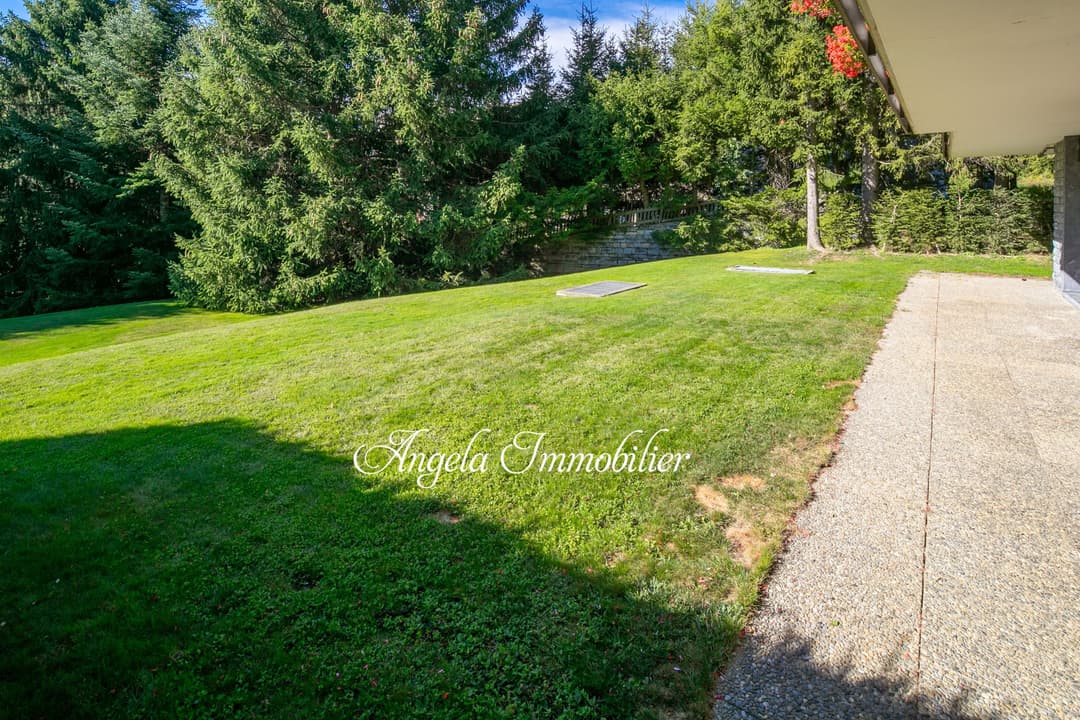 1735 – Appartement 5 pièces – 200 m²