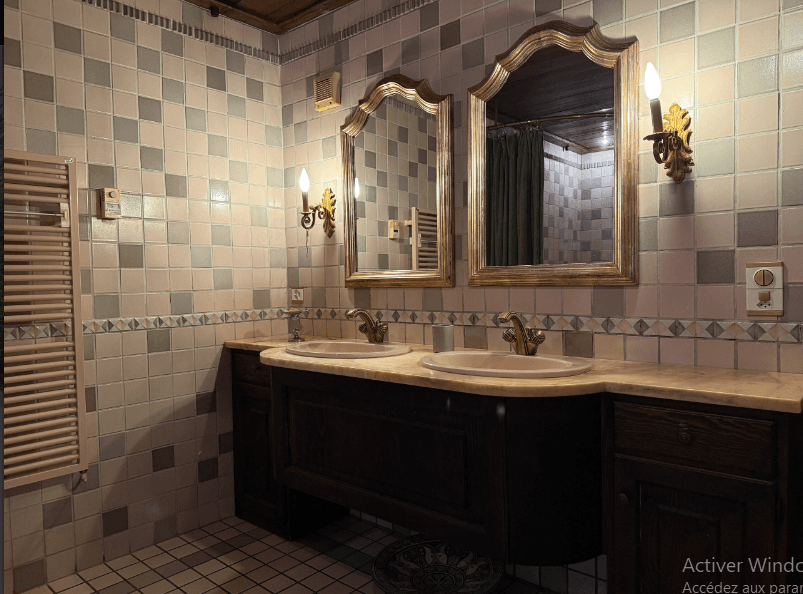 2721 – Appartement 4 pièces – 2450 CHF – 250 m²