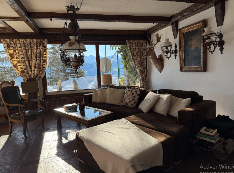 2721 – Appartement 4 pièces – 2450 CHF – 250 m²