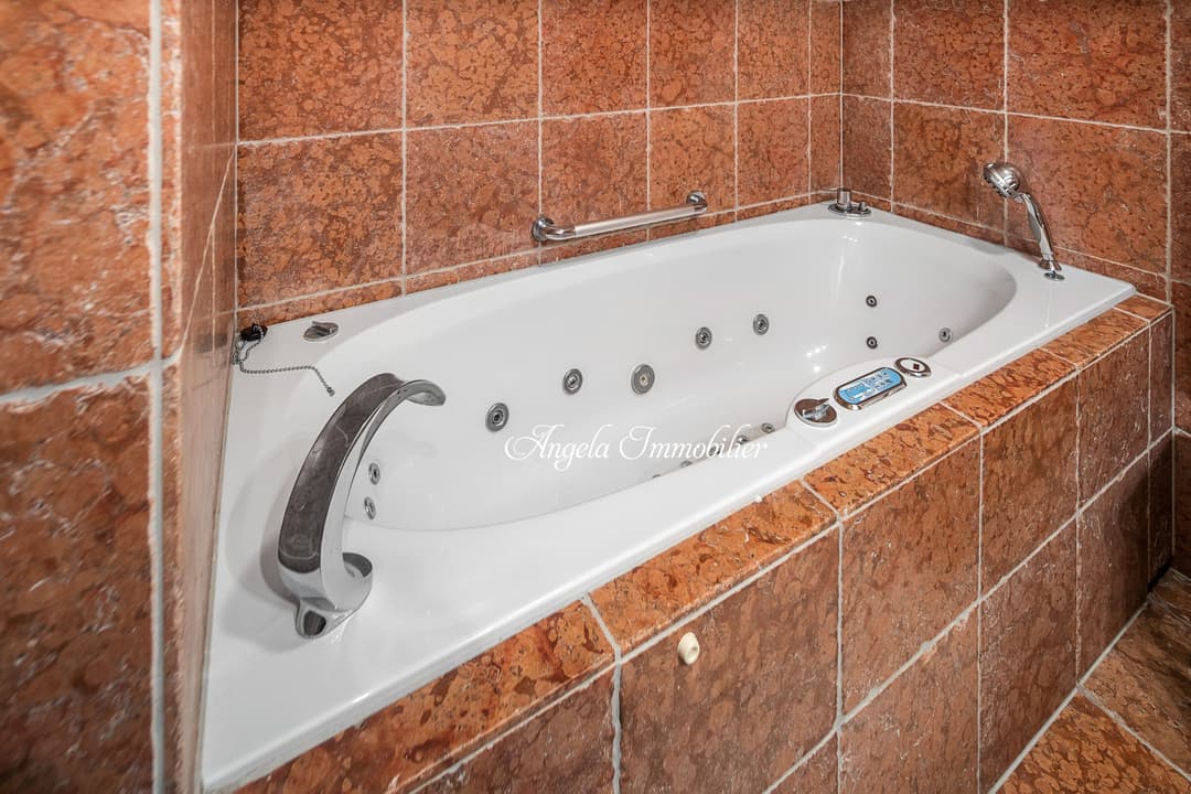 1733 – Appartement 36.5 pièces – 2800 CHF